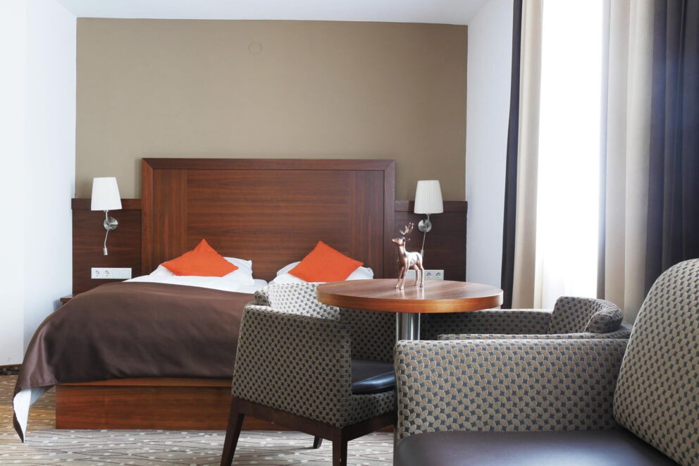Zimmer mit Doppelbett im Hotel Hölle