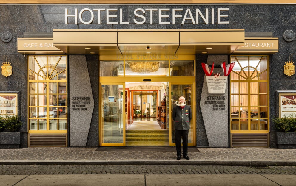 Haupteingang des Hotels Stefanie in Wien