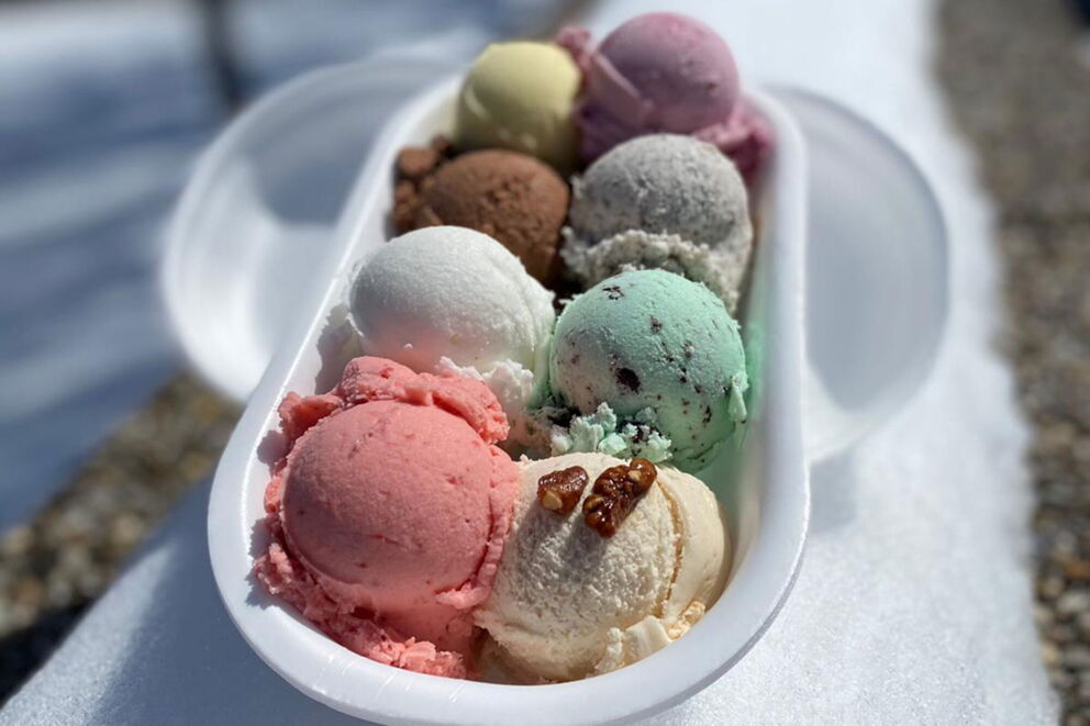 bunter Eisbecher