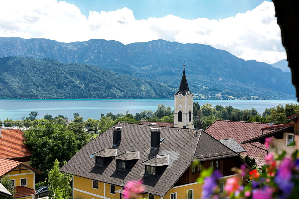 Dorfansicht mit Seeblick vom Hotel Aichinger