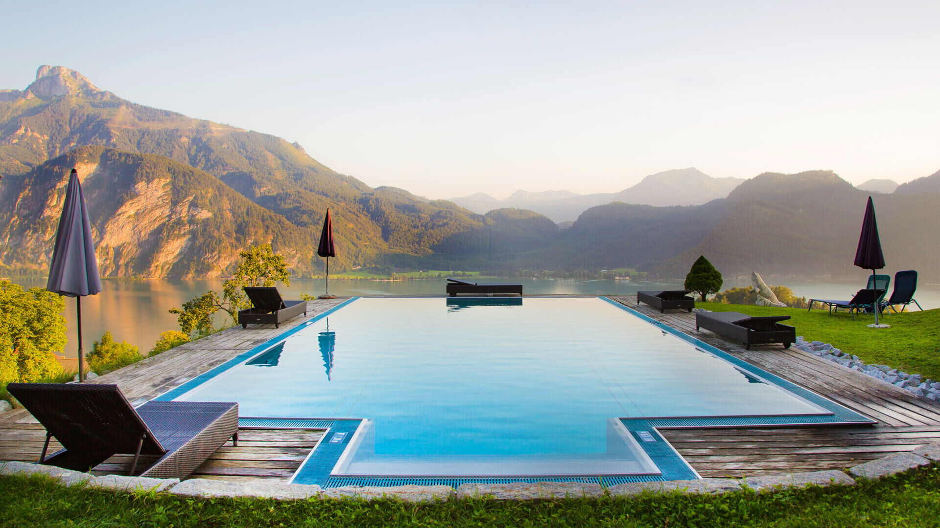 Aussicht vom Pool über den Mondsee