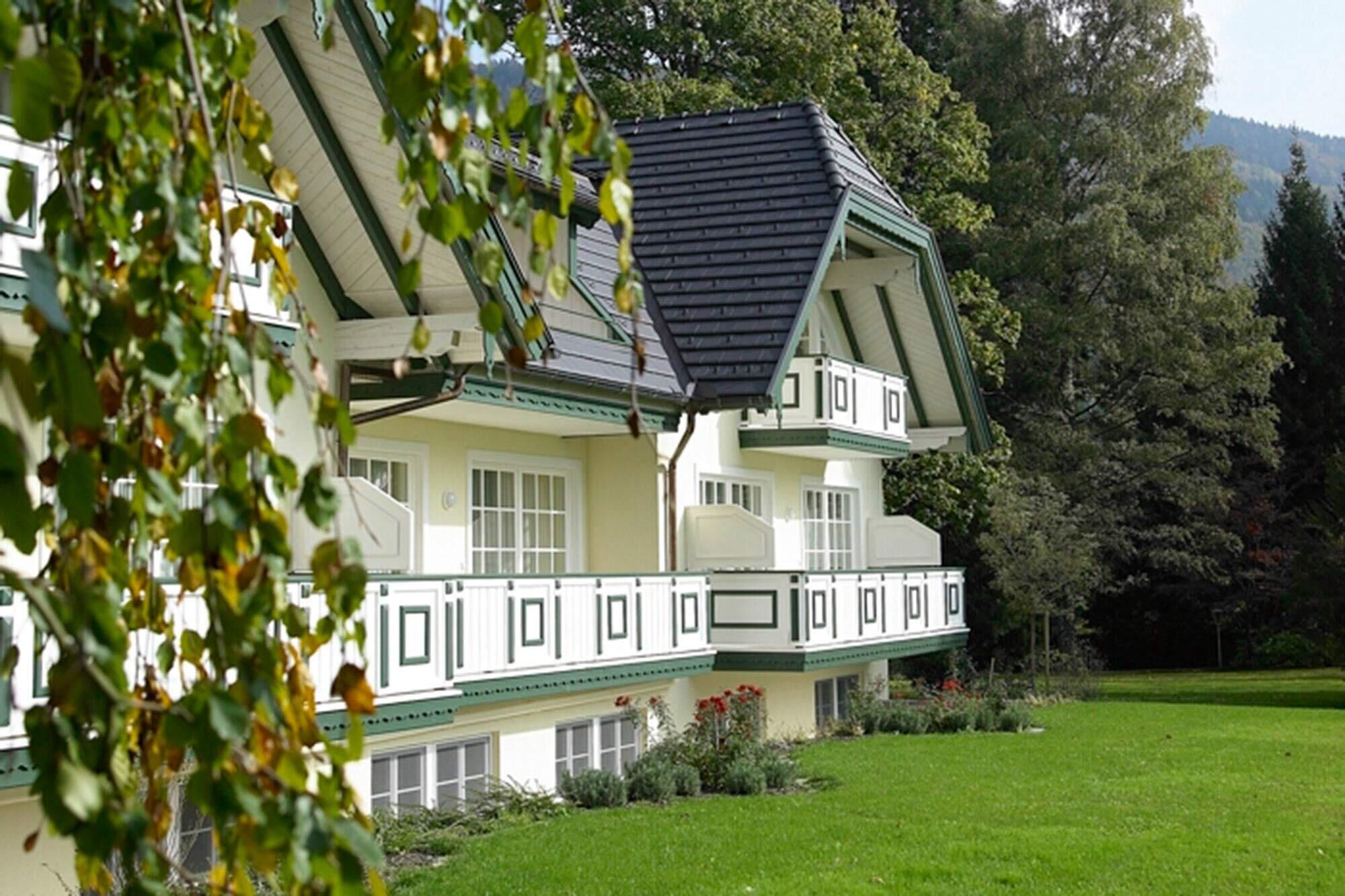 Schön verziertes großes Landhaus mitten in Salzkammergut
