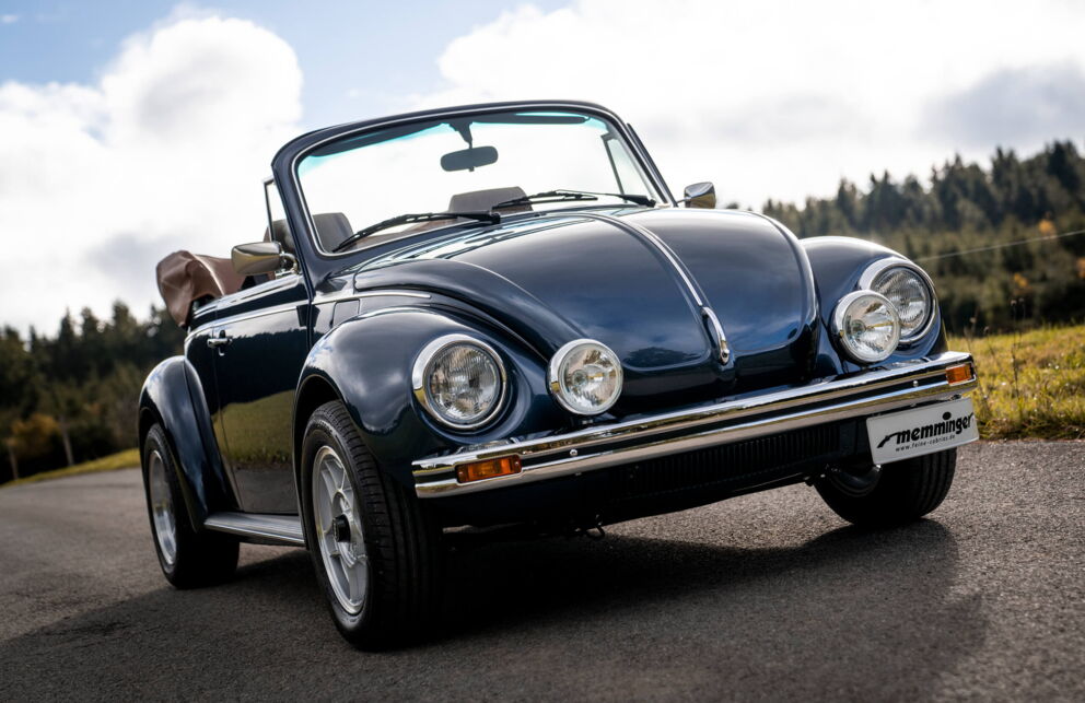 Dunkelfarbiger Memminger Cabrio Käfer