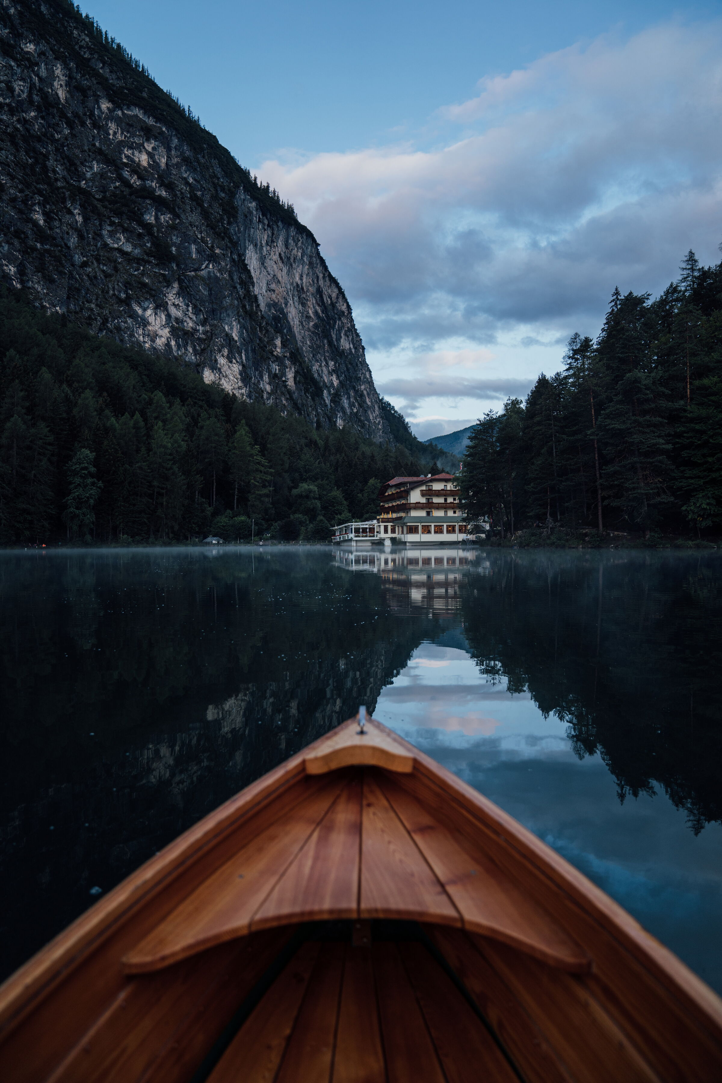 Ein Boot auf dem Tristachersee
