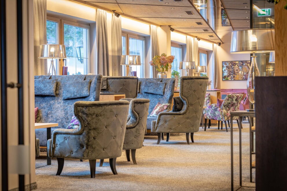 Gemütliche, feine Lounge, nobel eingerichtet im Hotel der Rinderhof