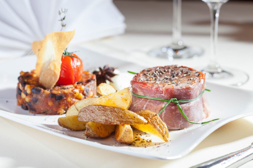 Essen im Restaurant Agathawirt Fleisch mit Kartoffeln