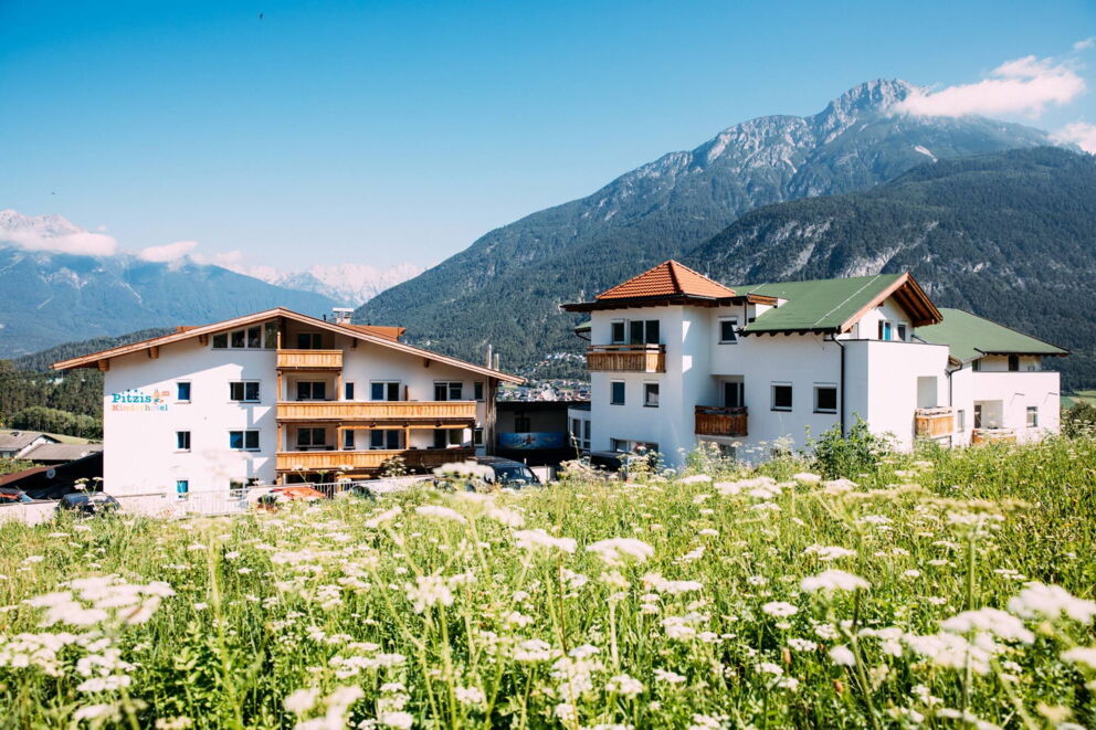 Außenansicht beim Pitzis Kinderhotel
