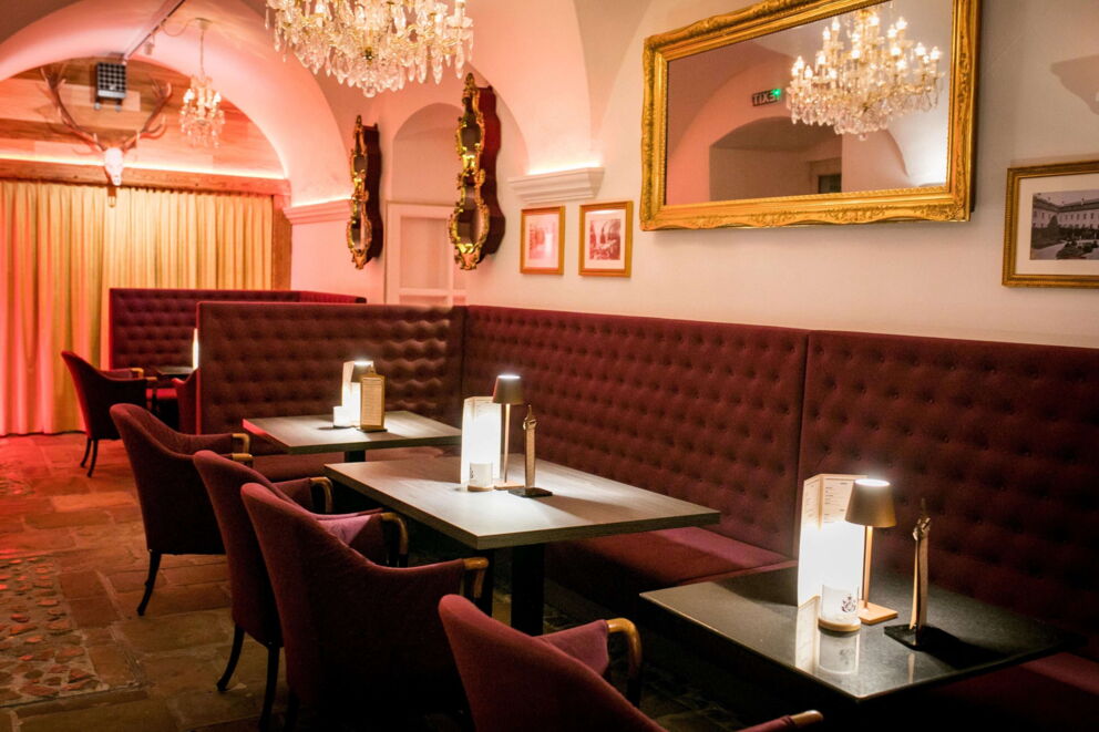 Die Einrichtung der Castello Bar im Schlossmondsee