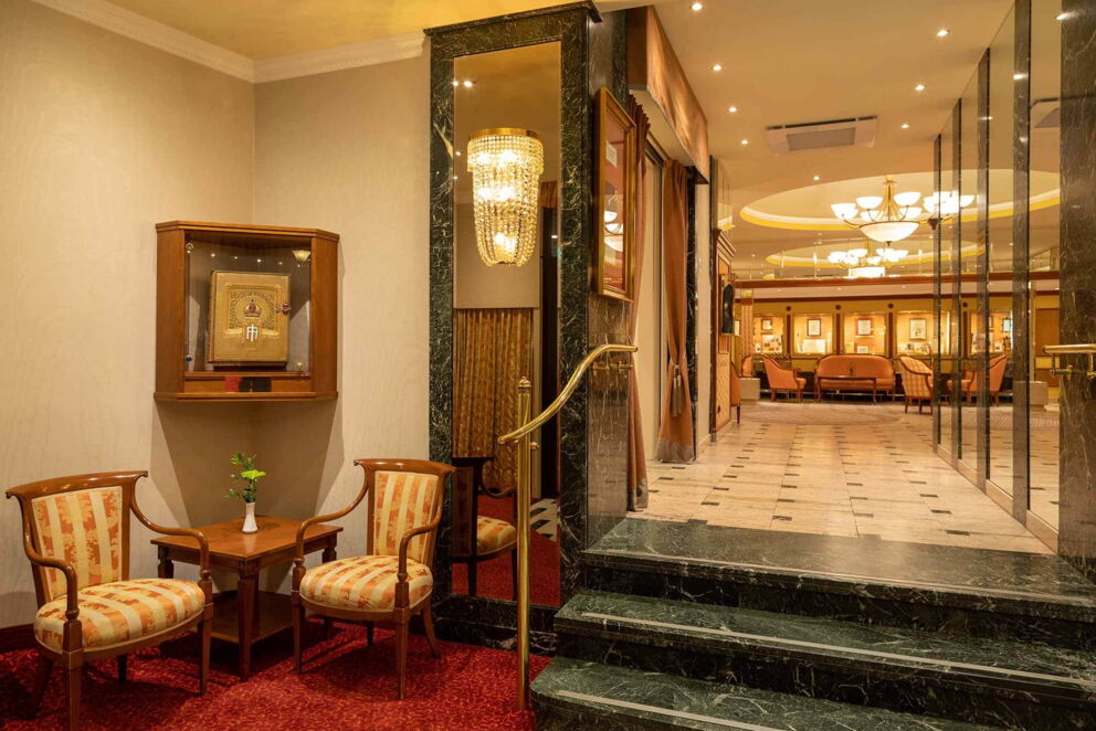 Prunkvolle mit Marmor verzierte Lobby in Wien