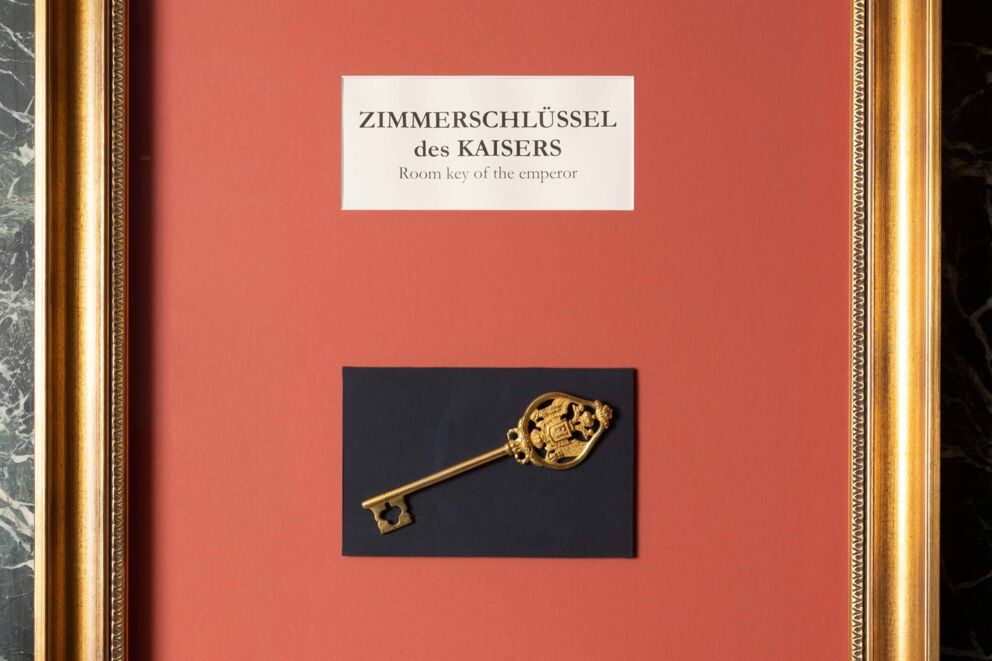 Historischer vergoldeter Zimmerschlüssel des Kaisers im Hotel Erzherzog Rainer