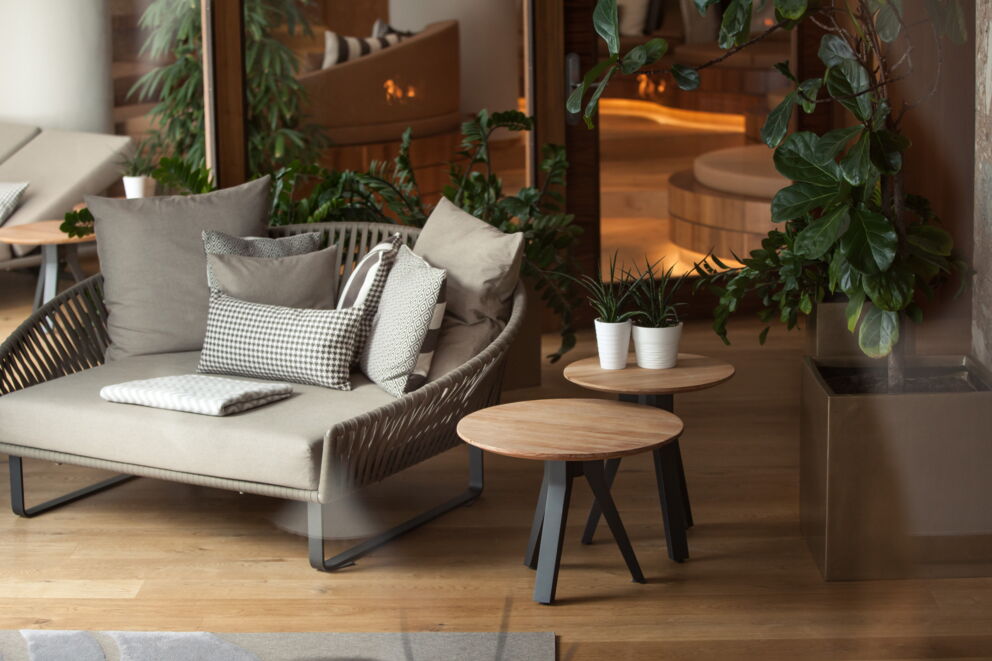 Gemütlicher Sessel in der Wellness-Lounge im Schlosshotel Fiss